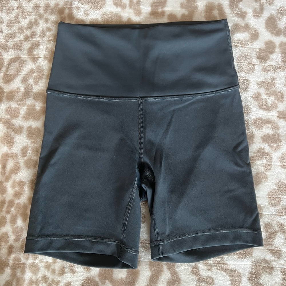 Lululemon Wunder Train HR 6” Shorts, Oil Grey, Size 4